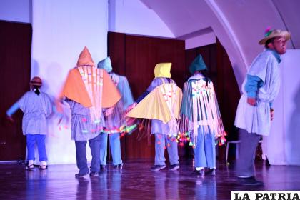 La obra teatral llama a la reflexión sobre el pueblo Uru /LA PATRIA
