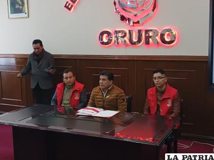 Las autoridades departamentales anunciando la propuesta para la boleta censal /LA PATRIA