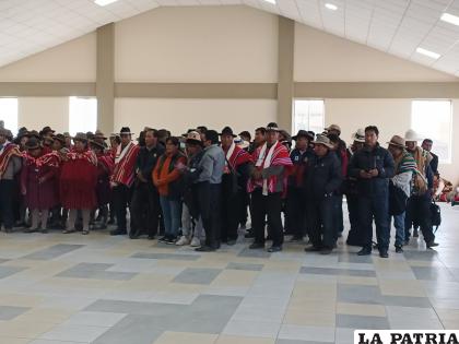 Comunarios de Challapata instalaron una vigilia en la sesión /LA PATRIA 