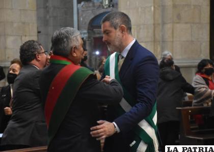 Zvonko Matkovic saluda al alcalde Iván Arias en la Catedral Metropolitana /AMUN