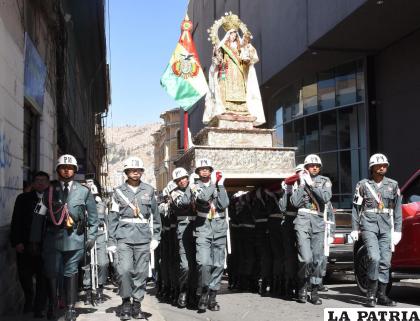 Ayer se realizó la procesión de la Virgen del Carmen en La Paz /APG