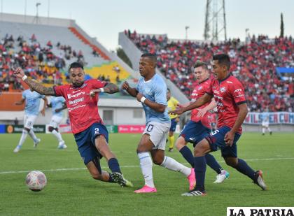 Aurora ganó dos veces el clásico cochabambino en esta temporada /APG