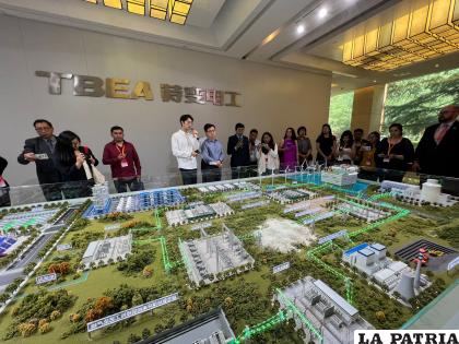 Ambos ingenieros aprendieron varios aspectos técnicos sobre el litio /Cortesía 