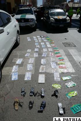 Gran cantidad de placas falsas secuestradas la mañana de ayer /LA PATRIA