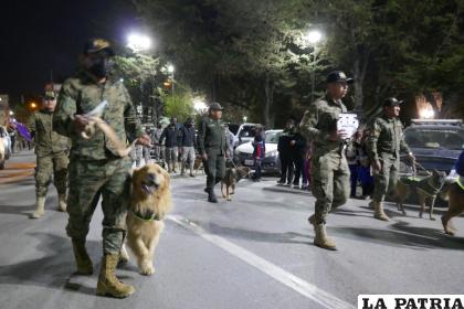 Efectivos caninos reciben adiestramiento antes de su servicio /LA PATRIA