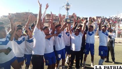 El santo logro su primer trofeo del 2023 /LA PATRIA
