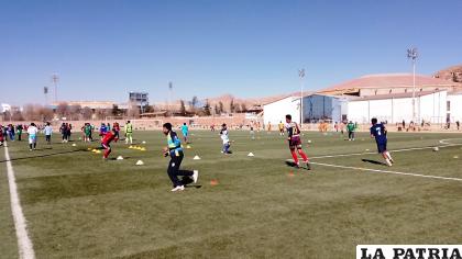 Los jóvenes orureños buscan una oportunidad para ser parte de la selección /LA PATRIA
