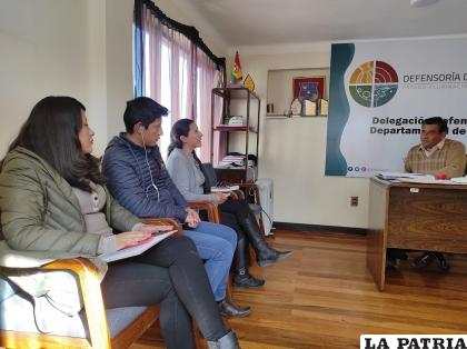 Reunión conjunta entre la concejal Nilda Fernández y el Delegado Defensorial Juan Arroyo /DEFENSORÍA