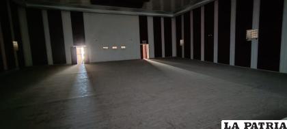 El teatro sigue sin butacas desde la donación en 2018 /WKM Radio