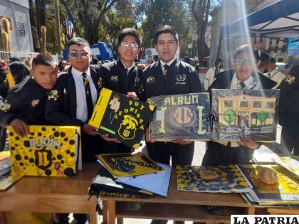Los estudiantes recopilaron significativas fotografías en álbumes /LA PATRIA
