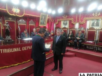 Reconocimiento a abogados con amplia trayectoria /LA PATRIA
