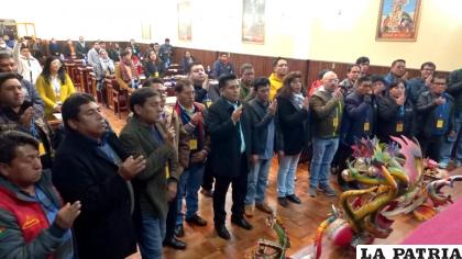 Los miembros del nuevo directorio durante su juramento /LA PATRIA