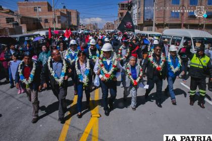 Entrega del proyecto construcción pavimento Avenida Kollasuyo en la Junta Vecinal La Pampita I /GAMO
