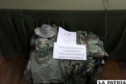 Prendas militares secuestradas y fotocopias de CI de uno de los implicados /LA PATRIA