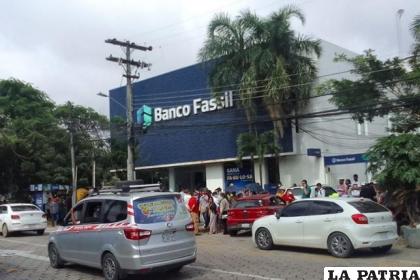 Banco Fassil ubicado en la avenida Monseñor Rivero de Santa Cruz / DTV