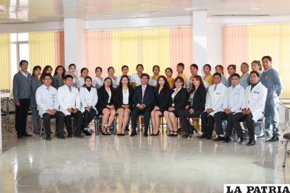 Personal médico y administrativo de la Clínica Santiago /LA PATRIA
