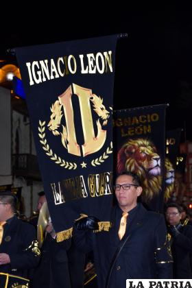 Los exalumnos, presentes en el desfile