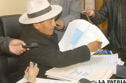 Diputado Freddy Huayta, desmiente acusaciones de José Flores