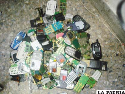 En Bolivia se renuevan 5.000 celulares cada día y se descarta un número similar de cargadores