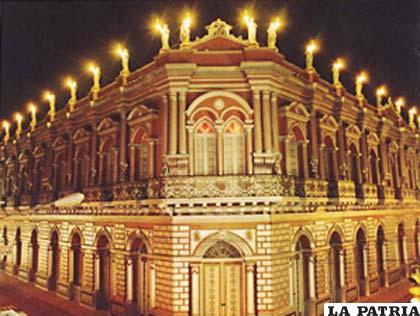 La Casa de la Cultura o Palacio Dorado