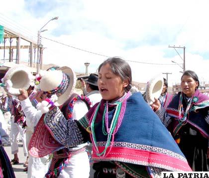 Danzarines en la fiesta de los Ch’utillos