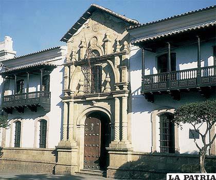 Fachada de la Casa de la Libertad en Sucre