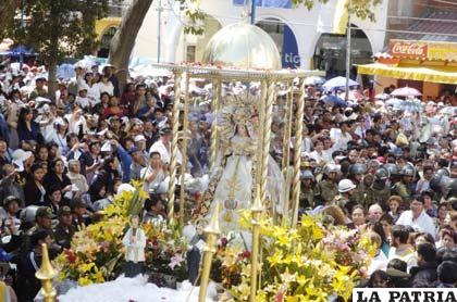 Veneración a la Virgen de Urkupiña