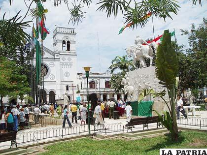 La hermosa plaza principal de Trinidad, capital del Beni