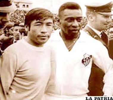 René Rada junto al astro brasileño Pelé