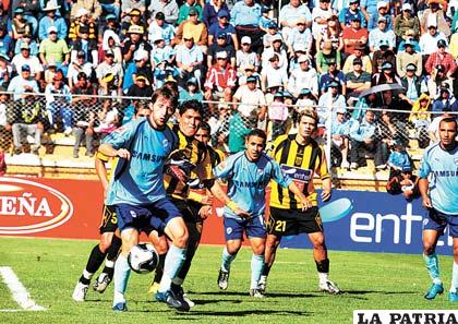 Bolívar y The Strongest juegan el “clásico paceño” de fútbol