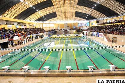 Piscina olímpica recién edificada en Sucre