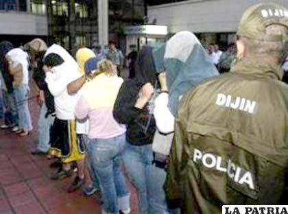 Civiles detenidos por la Policía Antinarcóticos de Colombia