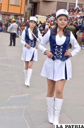 La elegancia de las guaripoleras del Colegio Bethania