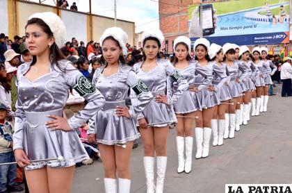 Las guaripoleras del Colegio Jorge Oblitas se destacaron en el desfile