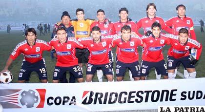 Integrantes del equipo de Nacional en ocasión de su visita a Oruro