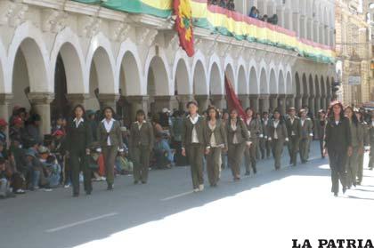 Los orureños rindieron su homenaje a la Patria