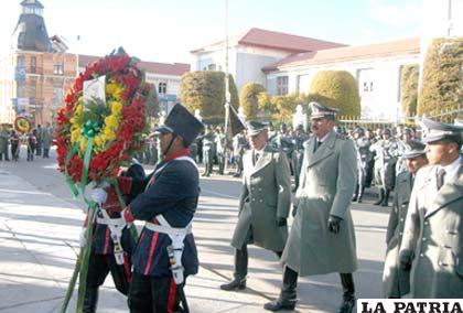 Ofrendas florales fueron colocadas al pie del monumento del Libertador Simón Bolívar