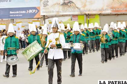 Elegancia y sonoridad en la presentación de la banda de la Unidad Educatica Ejército Nacional