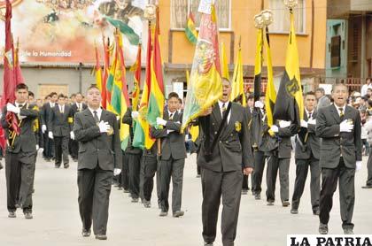 Estudiantes de la Unidad Escolar Ignacio León entonan una marcha patriótica