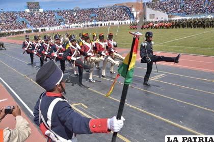 Diferentes uniformes militares usados a lo largo de la historia de Bolivia