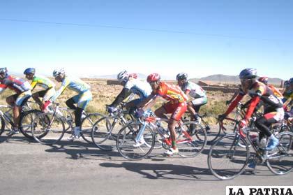 Ciclistas orureños se alistan para intervenir en la Doble Oruro