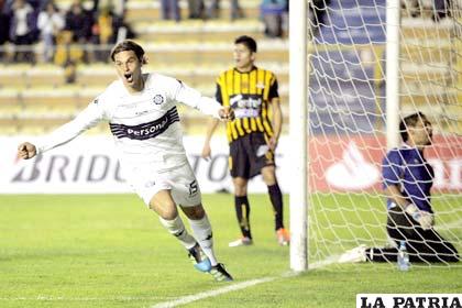Adrián Romero anotó el gol de la clasificación para Olimpia de Paraguay