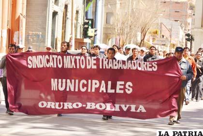 Los trabajadores municipales salieron a las calles a protestar y exigir un incremento salarial