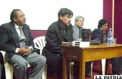 Víctor Montoya, escritor que radica en Estocolmo y no olvida las leyendas, tradiciones y cultura de Bolivia