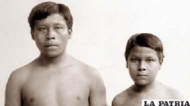 Omarino y Ricudo, dos esclavos huitoto que fueron llevados a Reino Unido en 1911. © Cambridge University MAA