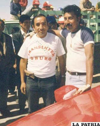 Gualberto Mena junto al otro volante orureño Osvaldo Rosales