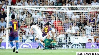 Özil anotó el primer gol del encuentro a favor de Real Madrid