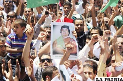 Muamar el Gadafi hizo un llamamiento a sus partidarios a prepararse para 