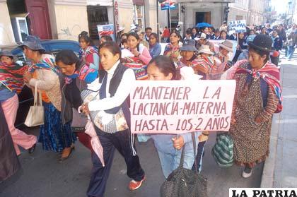 Madres participaron en la marcha de fomento a la lactancia materna