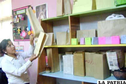 Habilidad de personas con discapacidad mental son demostradas en la producción de objetos prácticos y ecológicos